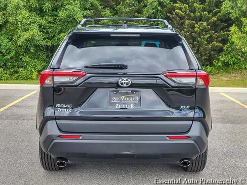 Used 2022 Toyota RAV4 XLE FWD image 5