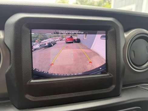Used 2022 Jeep Wrangler Unlimited Sport AWD/4WD image 16