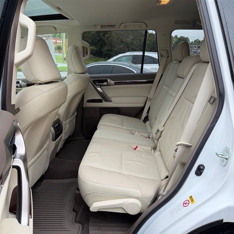 Used 2018 Lexus GX 460 Premium w/ Premium Package AWD/4WD image 11