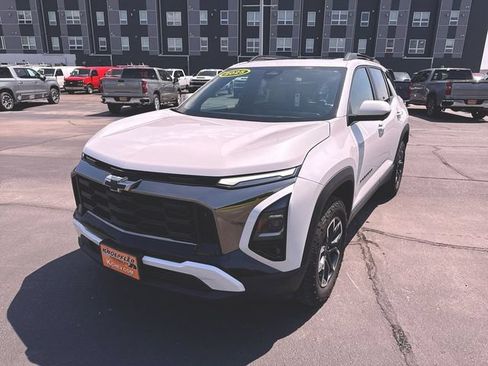 Used 2025 Chevrolet Equinox ACTIV w/ Safety and Technology Package AWD/4WD image 1