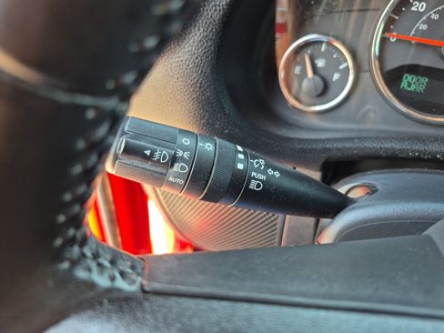 Used 2018 Jeep Wrangler Unlimited Rubicon w/ Connectivity Group AWD/4WD image 32