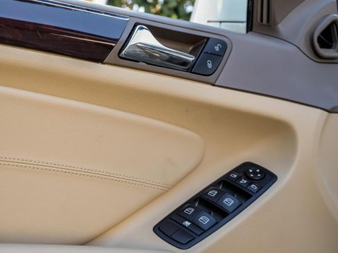 Used 2011 Mercedes-Benz ML 350 BlueTEC 4MATIC image 43