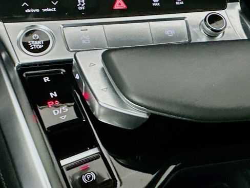 Used 2022 Audi e-tron Premium Plus w/ Premium Plus Package image 7
