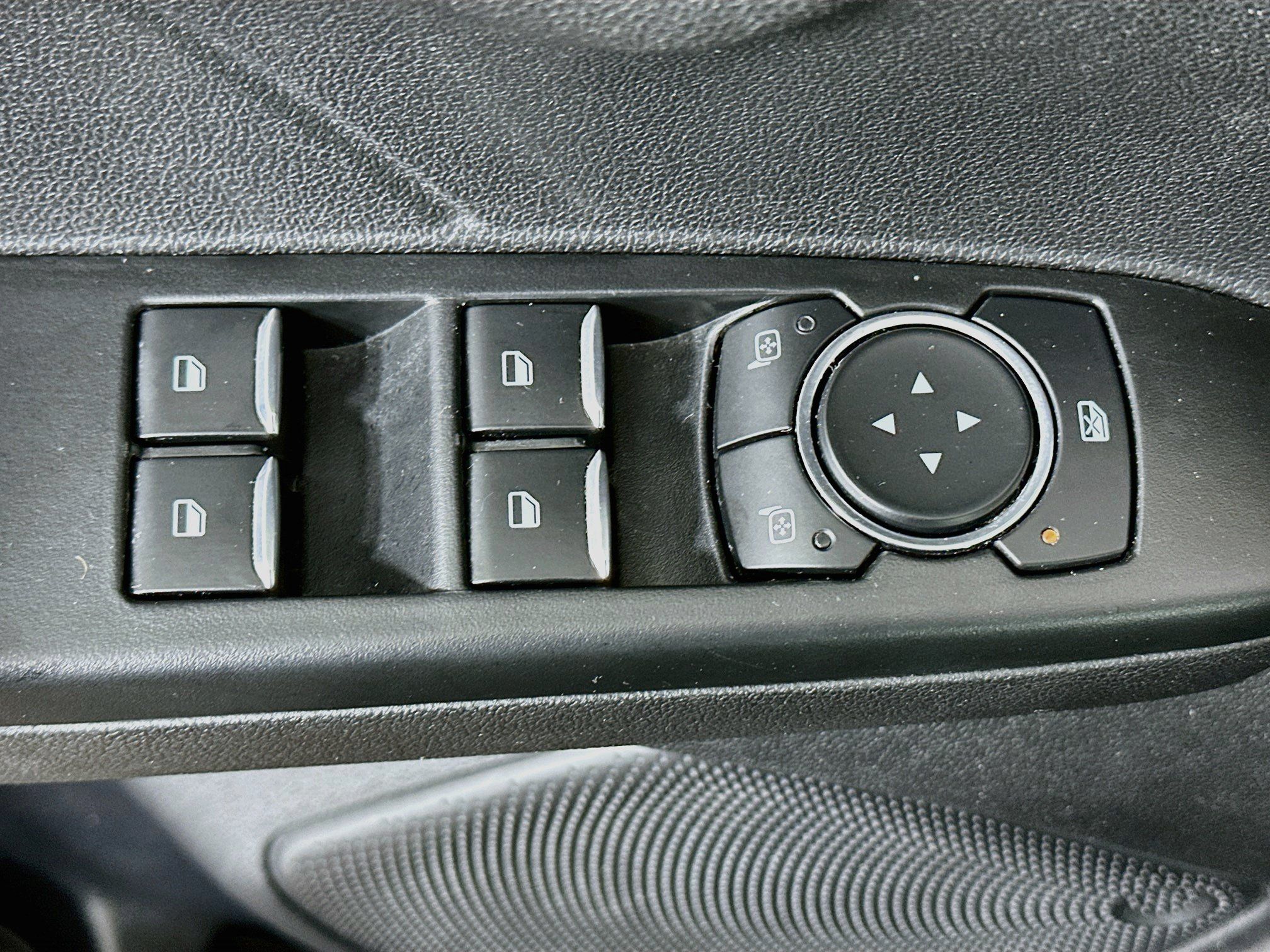 Used 2025 Ford Escape ST-Line Select AWD/4WD image 15