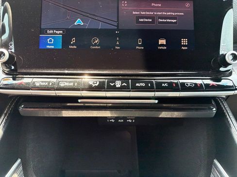Used 2024 Jeep Wagoneer Series II w/ Flexible Seating Group RWD image 44
