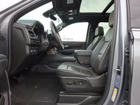 Used 2024 Chevrolet Suburban High Country AWD/4WD image 17