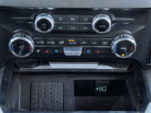 Used 2024 Ford F250 Platinum image 17