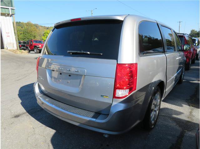 Used 2017 Dodge Grand Caravan SE FWD image 16