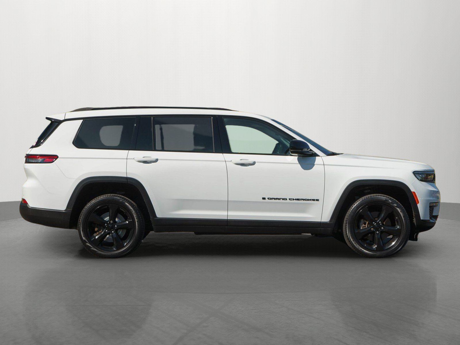 Used 2023 Jeep Grand Cherokee L Limited w/ Black Appearance Package AWD/4WD image 8