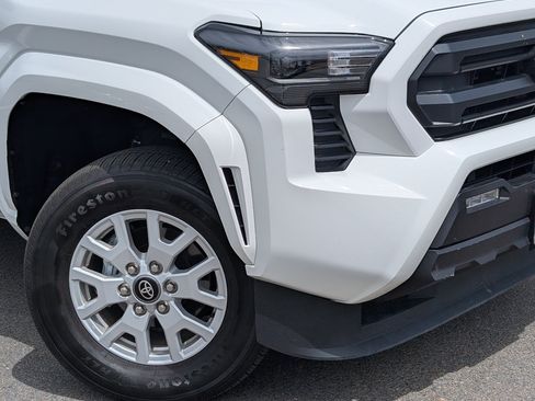 Used 2025 Toyota Tacoma SR5 AWD/4WD image 10