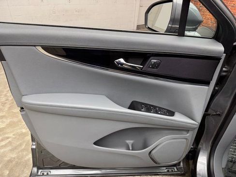 Used 2022 Lincoln Nautilus Reserve image 10