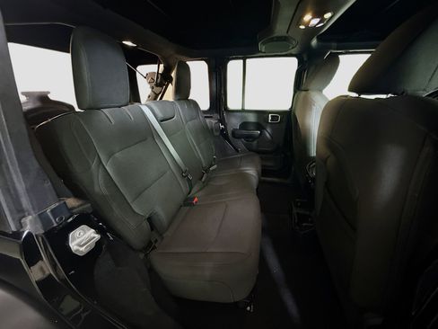 Used 2019 Jeep Wrangler Unlimited Sport S image 27