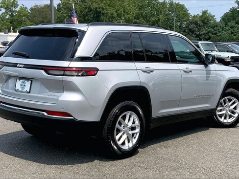Certified 2025 Jeep Grand Cherokee Laredo X w/ Luxury Tech Group I AWD/4WD image 11