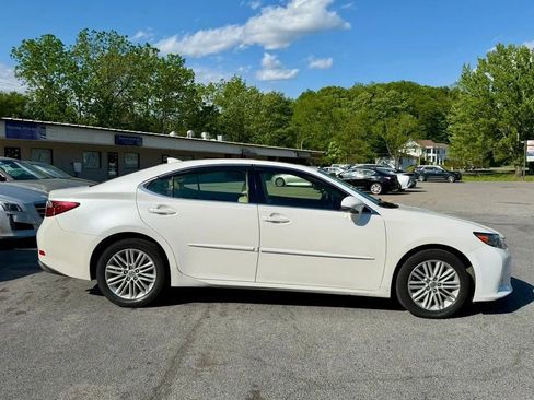 Used 2015 Lexus ES 350 w/ Luxury Package FWD image 9