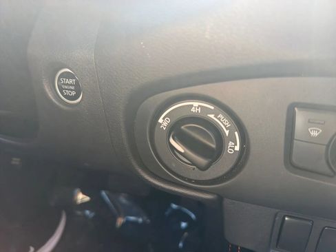 Used 2024 Nissan Frontier PRO-4X w/ Technology Package AWD/4WD image 13