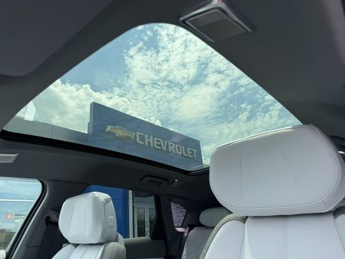 Certified 2025 Cadillac Optiq Sport 1 AWD/4WD image 32