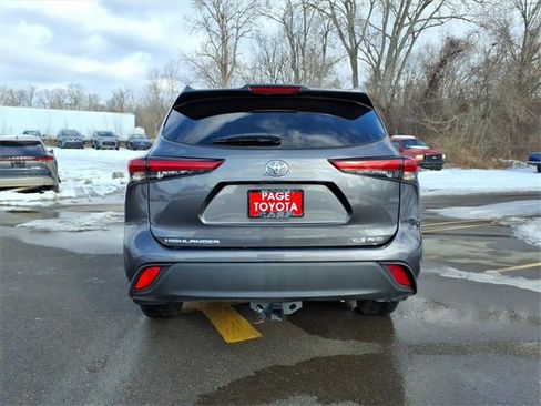 Certified 2022 Toyota Highlander XLE image 6