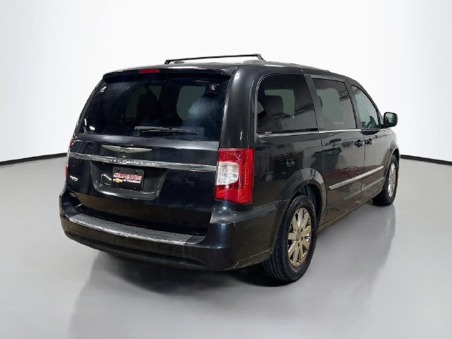 Used 2014 Chrysler Town & Country Touring FWD image 7