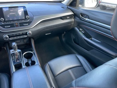 Certified 2024 Nissan Altima 2.5 SR image 9