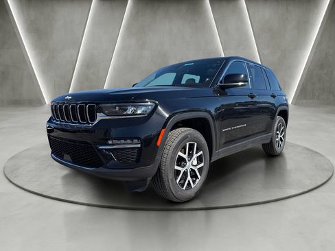Used 2025 Jeep Grand Cherokee Limited AWD/4WD image 3