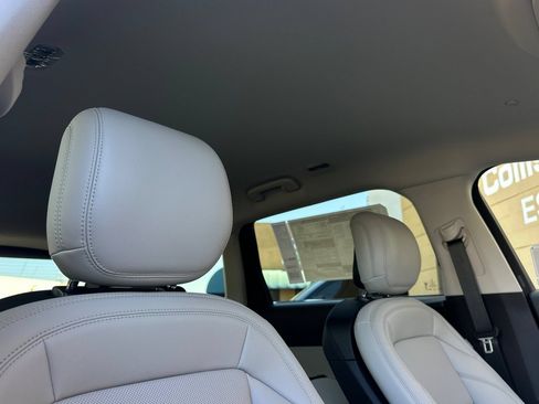 New 2026 Lincoln Nautilus Premier AWD/4WD image 16
