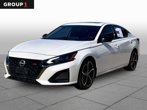 Used 2024 Nissan Altima 2.5 SR w/ SR Premium Package FWD image 1