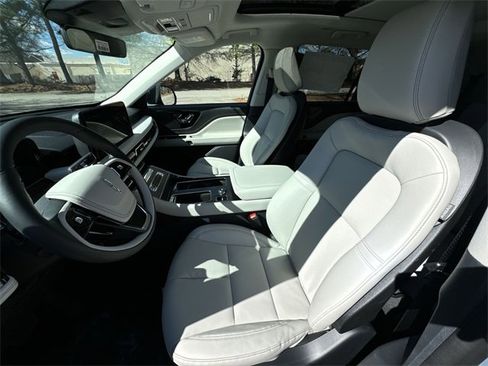 New 2026 Lincoln Aviator AWD image 11