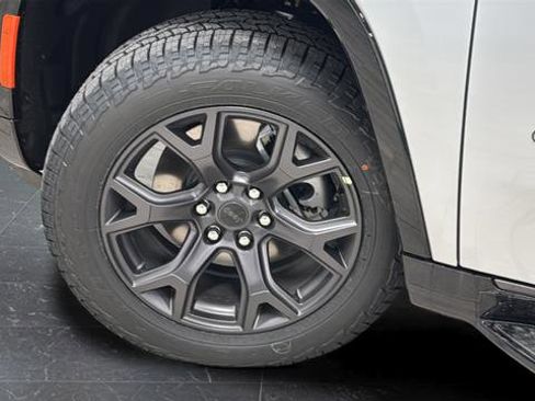 New 2026 Jeep Grand Wagoneer 4WD image 40