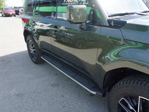 Used 2025 Lexus GX 550 w/ Accessory Package (2T) AWD/4WD image 5