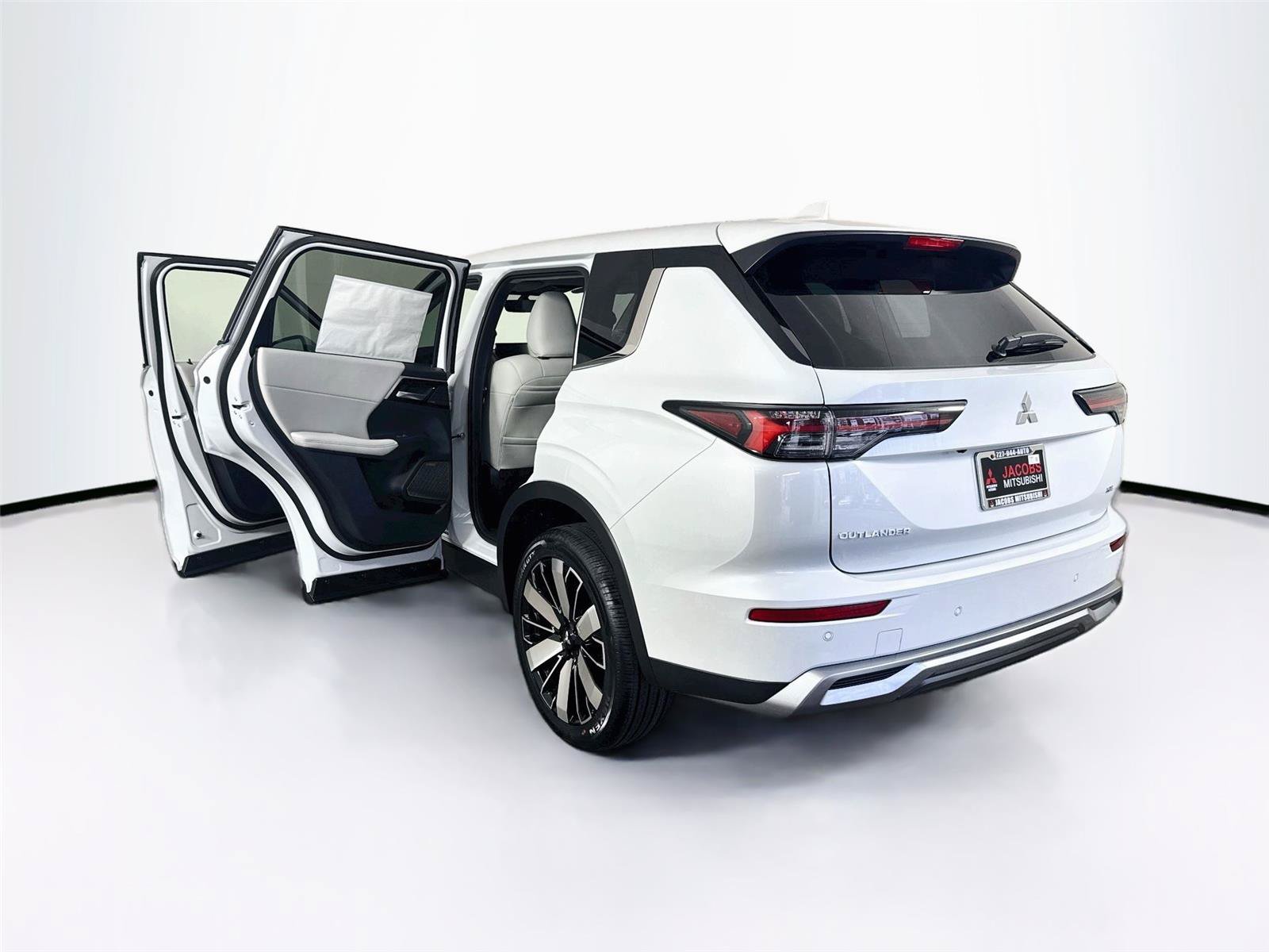 New 2026 Mitsubishi Outlander SE FWD image 32
