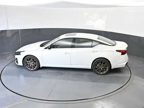 Used 2025 Nissan Altima 2.5 SR w/ SR Premium Package AWD/4WD image 52