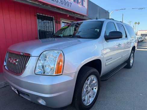 Used 2014 GMC Yukon XL SLT image 2