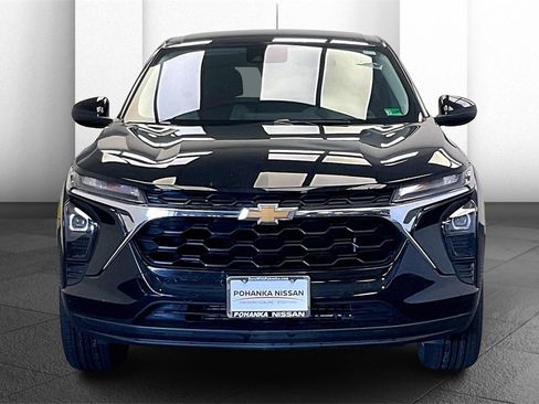 Used 2024 Chevrolet Trax LS w/ LS Convenience Package image 2