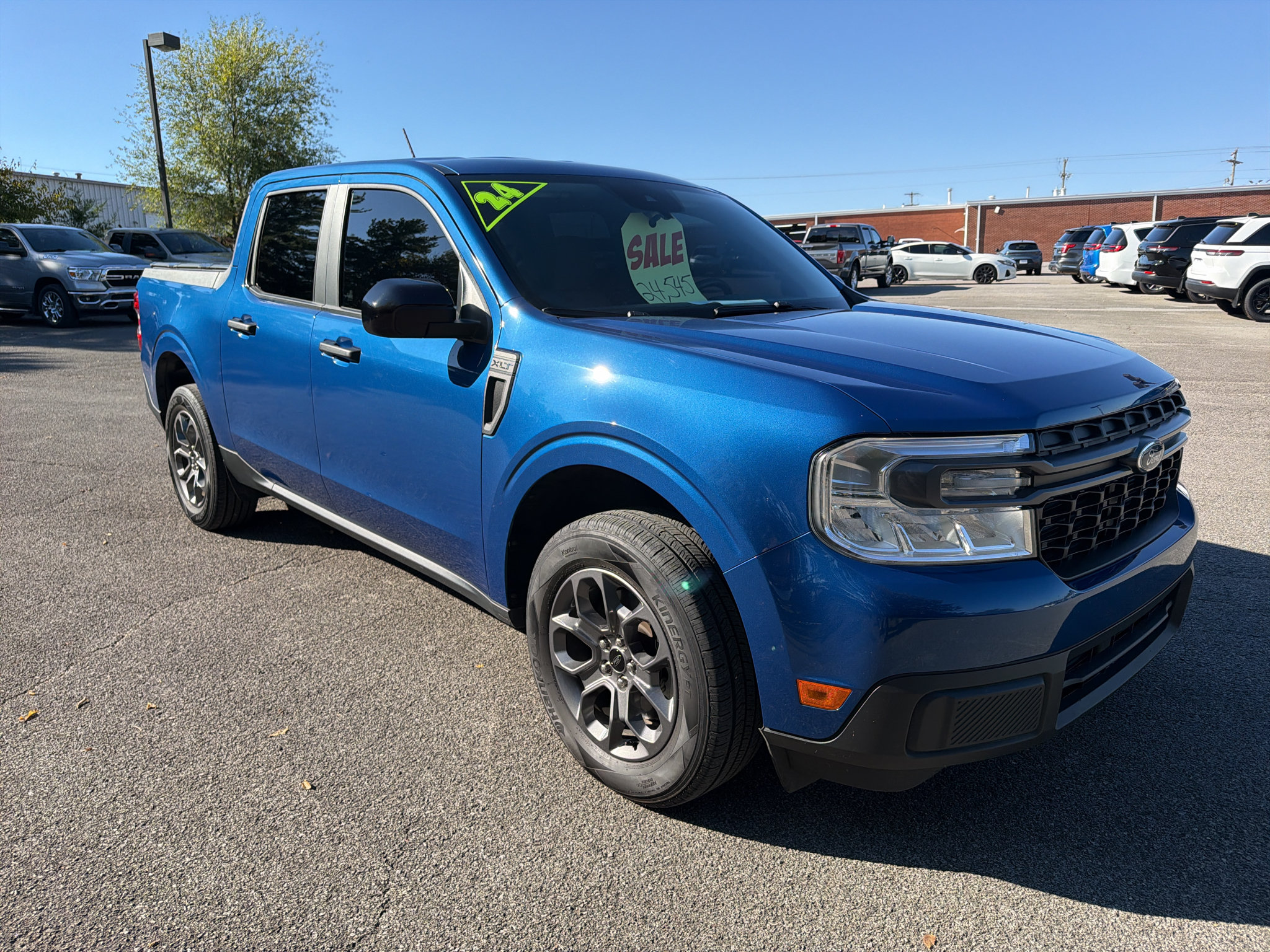 Used 2024 Ford Maverick XLT AWD/4WD image 3