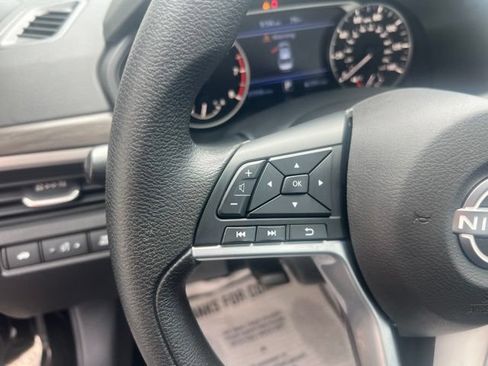 Used 2025 Nissan Altima 2.5 SV FWD image 16