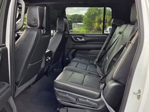 Certified 2021 GMC Yukon XL SLT w/ SLT Premium Package AWD/4WD image 10