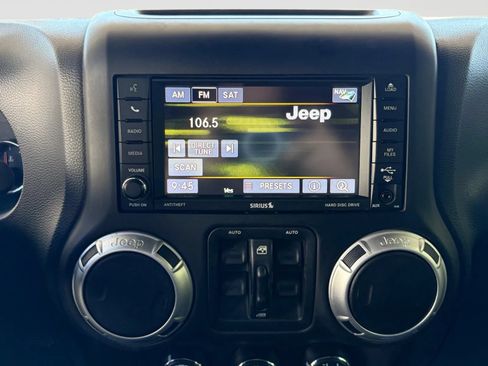 Used 2013 Jeep Wrangler Unlimited Rubicon w/ Connectivity Group AWD/4WD image 23
