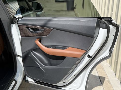Used 2019 Audi Q8 Premium Plus AWD/4WD image 30