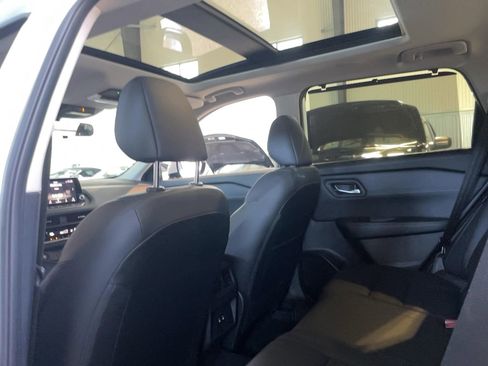 Used 2024 Nissan Rogue SV w/ SV Premium Package AWD/4WD image 13