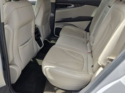 Used 2019 Lincoln Nautilus Reserve FWD image 11