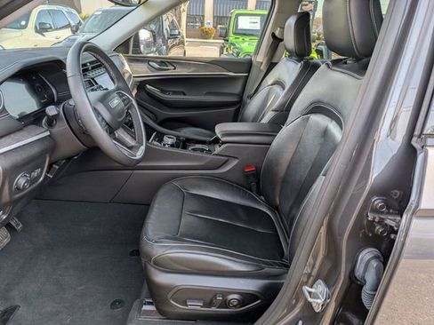 Certified 2023 Jeep Grand Cherokee L Limited w/ Black Appearance Package image 9