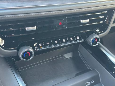 New 2025 Chevrolet Suburban LS image 23