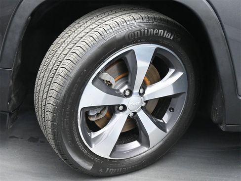 Used 2019 Jeep Cherokee Limited image 20