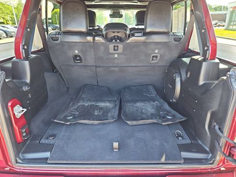Used 2021 Jeep Wrangler Unlimited Sahara AWD/4WD image 34