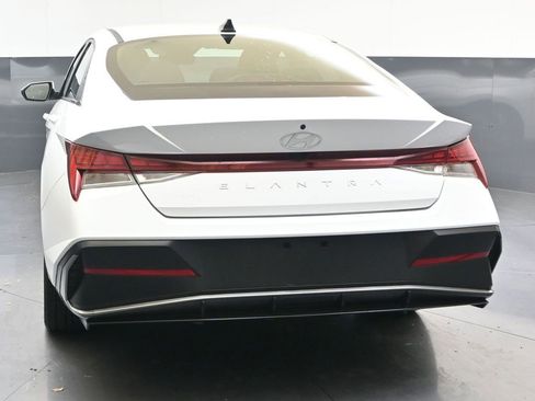 Used 2025 Hyundai Elantra SEL w/ Cargo Package image 4