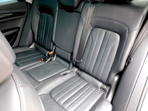 Used 2018 Audi Q5 2.0T Premium Plus w/ Premium Plus Package image 16