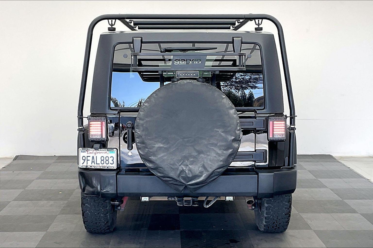 Used 2017 Jeep Wrangler Unlimited Rubicon w/ Connectivity Group AWD/4WD image 3