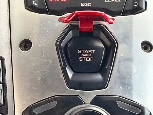 Used 2018 Lamborghini Aventador S image 31