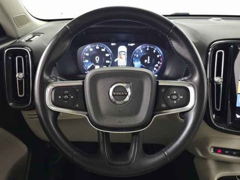 Used 2021 Volvo XC40 T5 Momentum image 19
