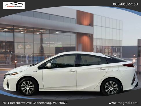 Used 2018 Toyota Prius Prime Plus w/ Carpet Mat Package FWD image 10